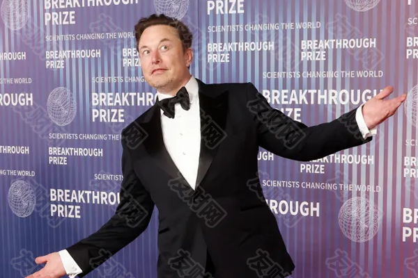 随着特斯拉公司财报后的股价飙升 埃隆·马斯克的净资产之内增加了300多亿美元 随着特斯拉公司财报后的股价飙升 埃隆·马斯克的净资产之内增加了300多亿美元